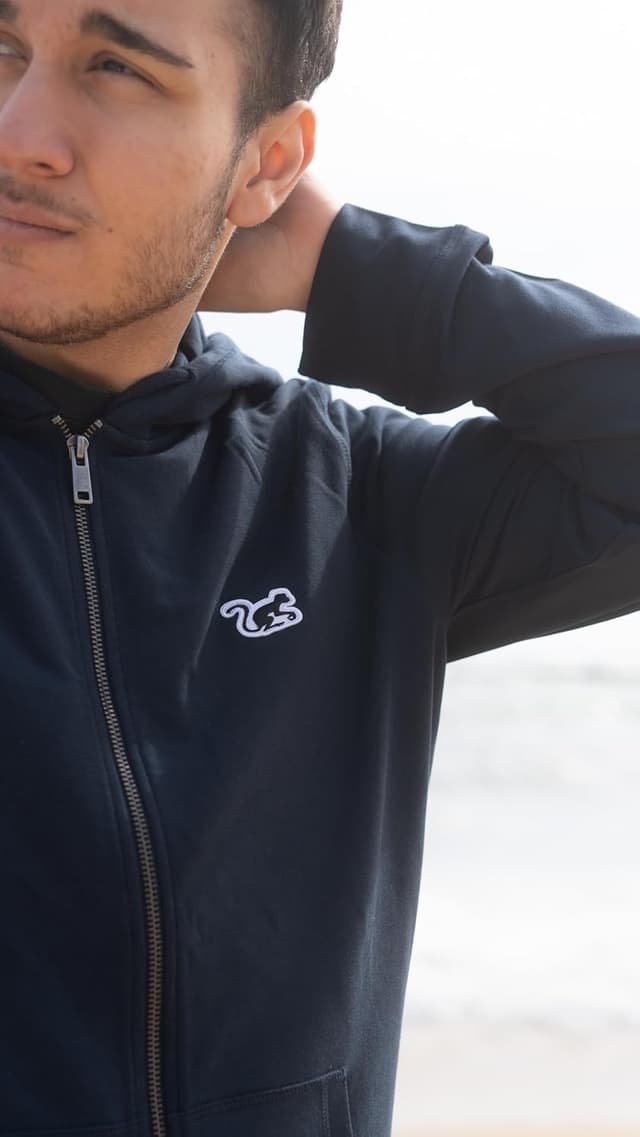 Detalle 2 de Felpa Surf Monkey con cappuccio sottile e zip ecologica in modal TENCEL (uomo/donna)