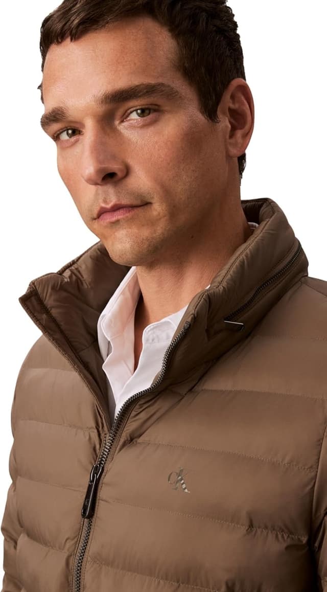 Detalle de Calvin Klein Men’s Nylon Hooded Puffer Jacket