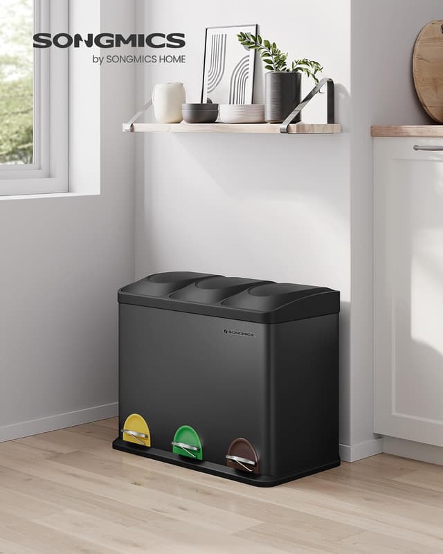 Detalle de SONGMICS LTB45B Cestino da cucina triplo a pedale in metallo 45 L (3 x 15 L) con coperchio