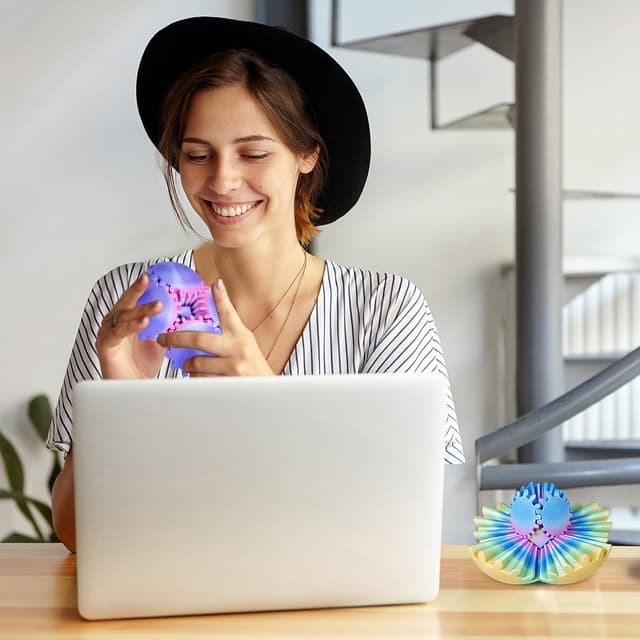 Detalle 2 de Balkwan Multicoloured Gear Ball Fidget Toys – 3D Printed Gear Sphere Stress Relief (Ocean Aurora, 3.3")