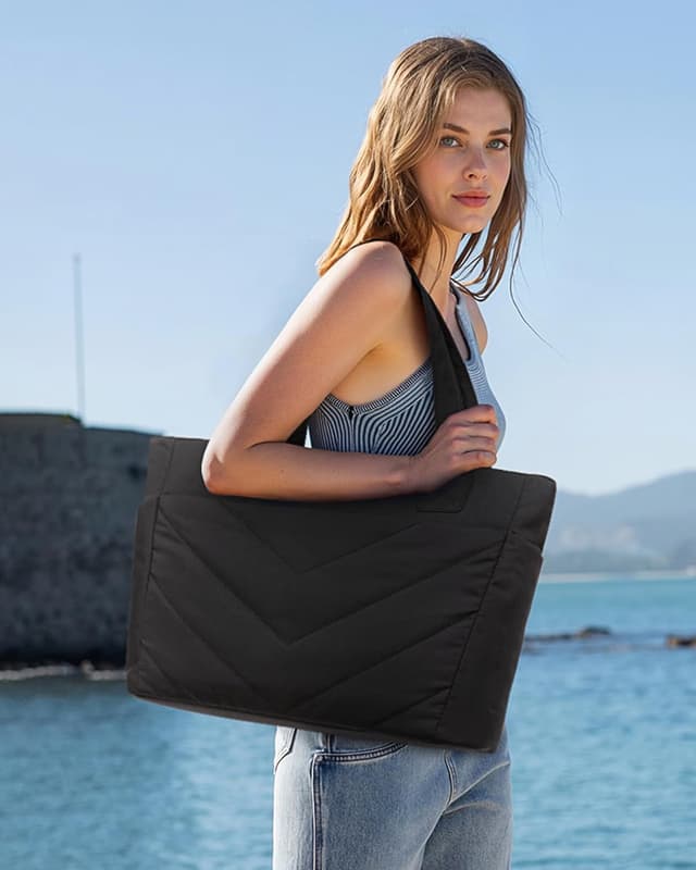 Detalle 2 de LOVEVOOK women’s lightweight puffer tote bag with zip and padded laptop compartment