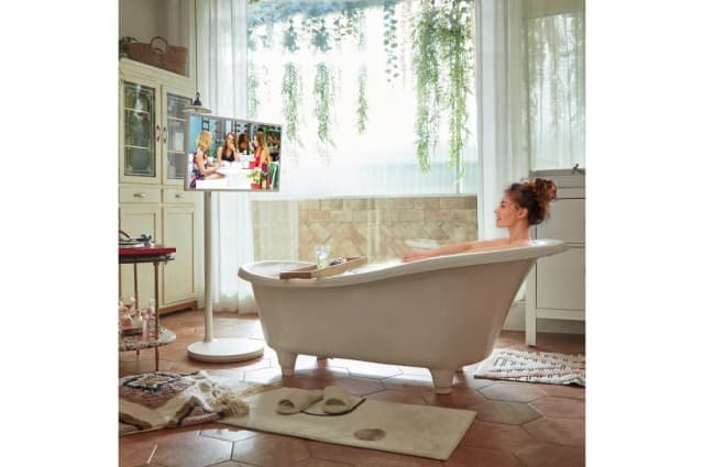 Thumbnail 4 de LG StanbyMe 27ART10AKPL Smart TV portátil táctil