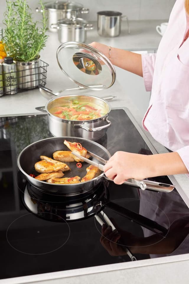 Detalle 2 de Rösle Elegance Sartén Universal 20 cm, Antiadherente y Inducción