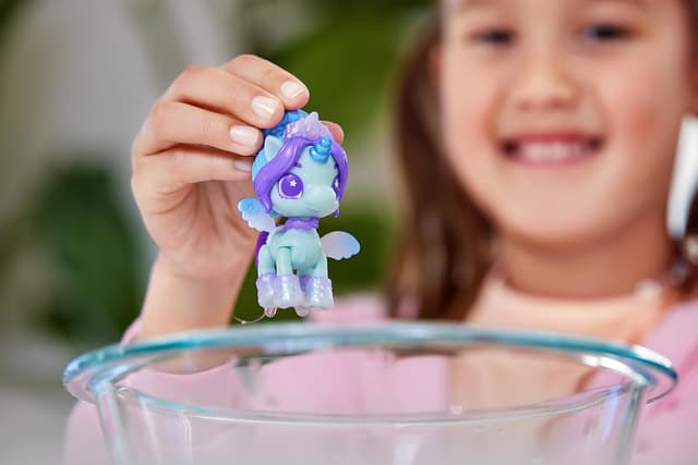 Detalle 2 de 5 Surprise Unicorn Squad Magic Color Change Series 7 Einhorn mit Zubehör & Flügel (2er-Pack) – Farbwechsel-Spielzeug