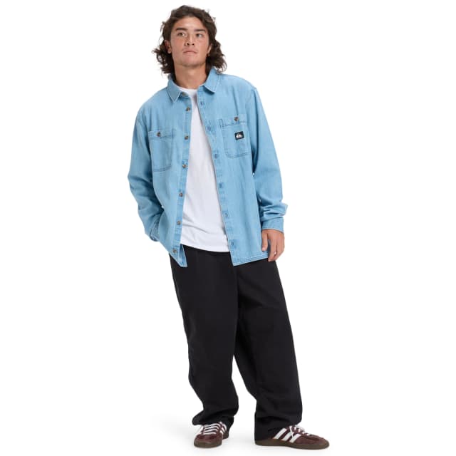 Detalle de Quiksilver Bozeman Denim: camisa vaquera de hombre de algodón