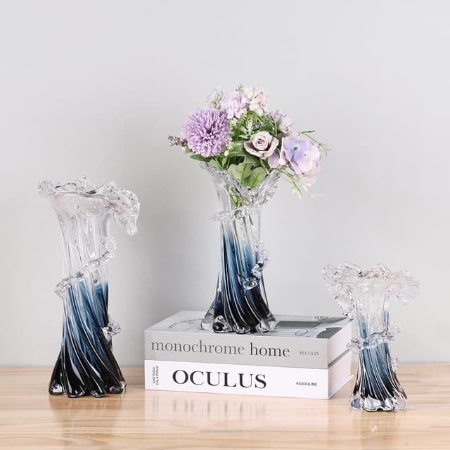 Detalle 2 de Vase LINYTHER en verre soufflé à la main dégradé bleu/blanc transparent, style mer et vagues