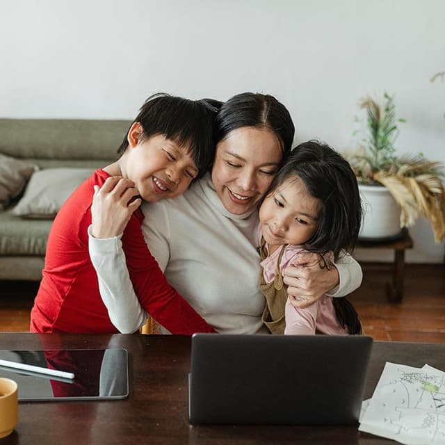Thumbnail 6 de USEEDOVIA Herz Halskette mit Doppelherz-Anhänger (Zirkonia) – Geschenk für Mama, Oma, Schwester & beste Freundin