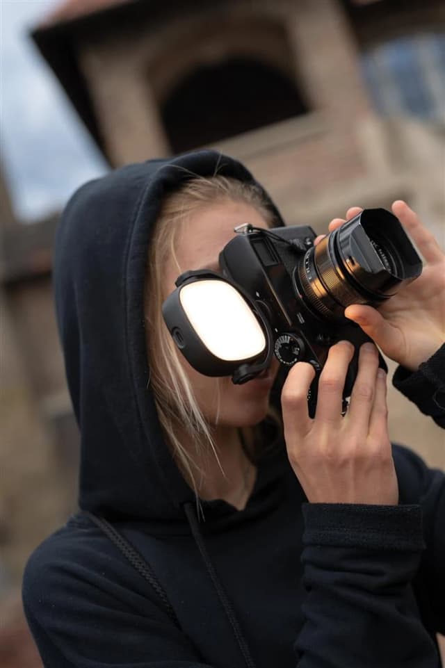 Detalle de Dörr LED Video Light MVL-77 – kompakte Tageslicht-LED für Video und Foto am Blitzschuh