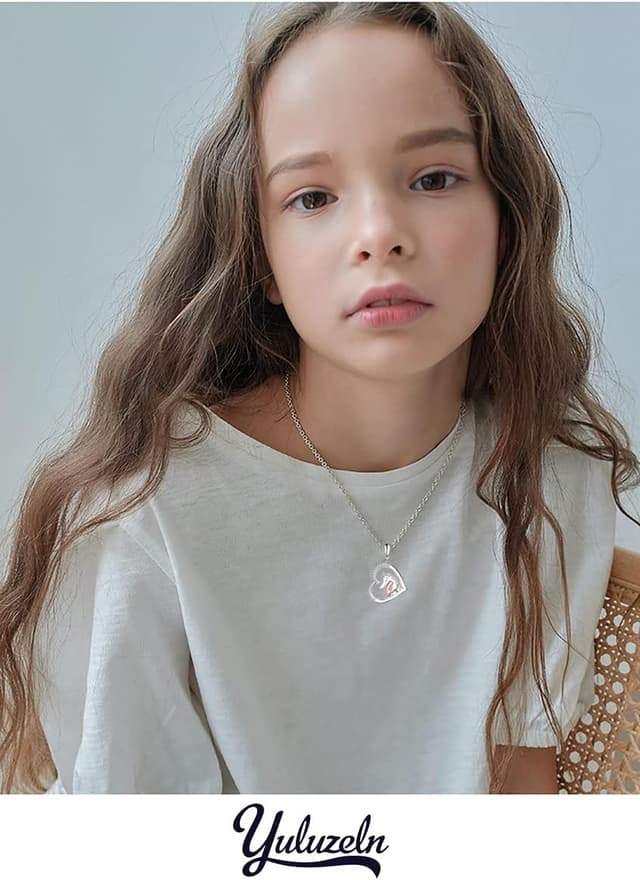 Detalle 2 de Yuluzeln Pferdehalskette mit Herz-Anhänger für Mädchen und Erwachsene – versilbert, nickelfrei, mit Geschenkbox