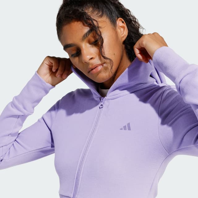 Detalle 2 de adidas Seasonal Essentials, chaqueta felpa violeta