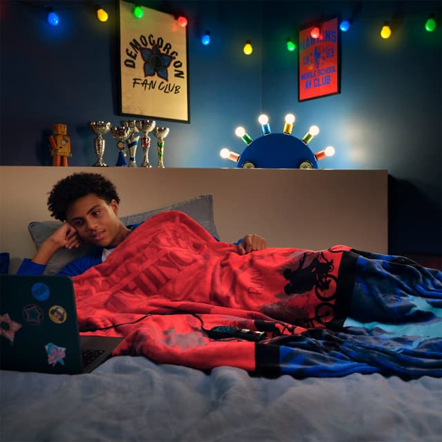 Detalle 2 de Daga Manta eléctrica Stranger Things 6 niveles🧣