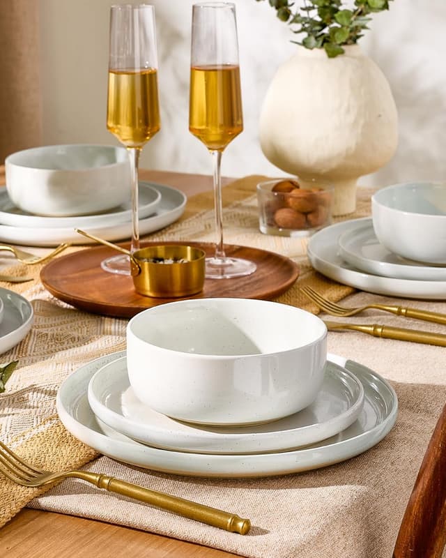 Detalle de Famiware Milkyway 12-piece dinnerware set 🍽