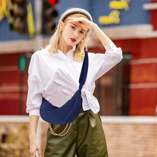 Detalle 2 de JENCVNL Crescent Bag 31 x 16 x 9 cm