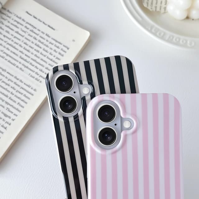 Detalle de SmoBea iPhone 17 striped case in soft TPU (pink) – slim, shockproof-style cover