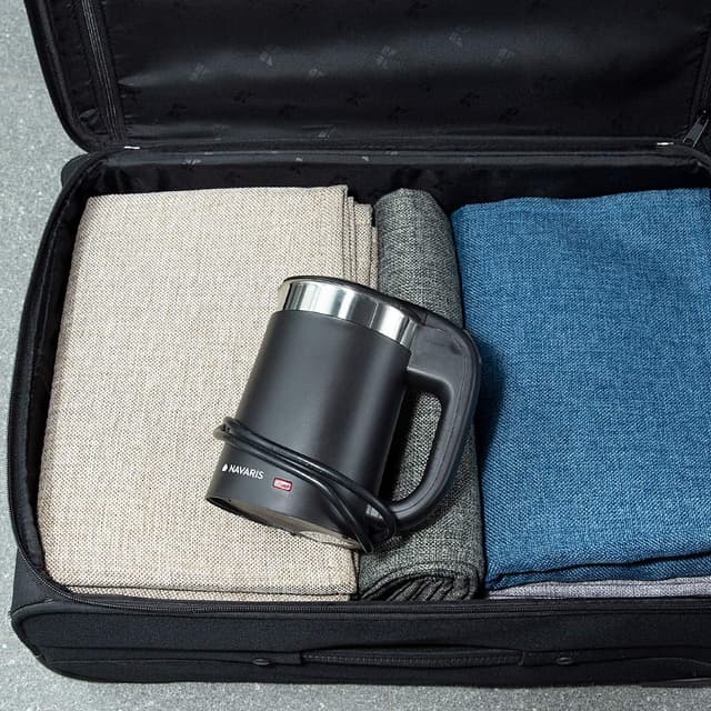 Detalle 2 de Navaris Travel Kettle Electric (0.5 L) – Small Dual-Wall Travel Kettle with Boil-Dry Protection