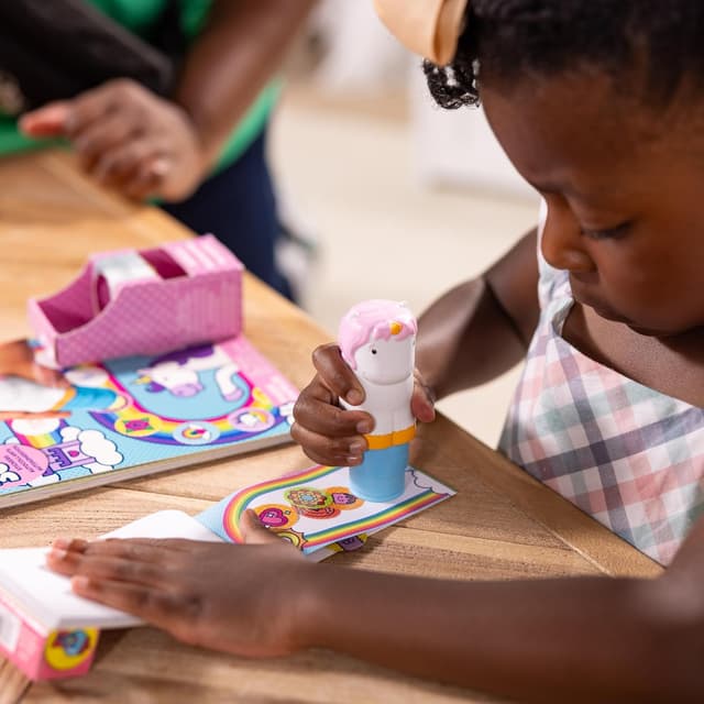 Detalle de Melissa & Doug Sticker Wow Stempel-Set Einhorn mit Nachfüllset – 500 Sticker, nachfüllbarer Stempel und Aktivitätsblock