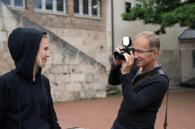 Detalle 2 de Dörr LED Video Light MVL-77 – kompakte Tageslicht-LED für Video und Foto am Blitzschuh