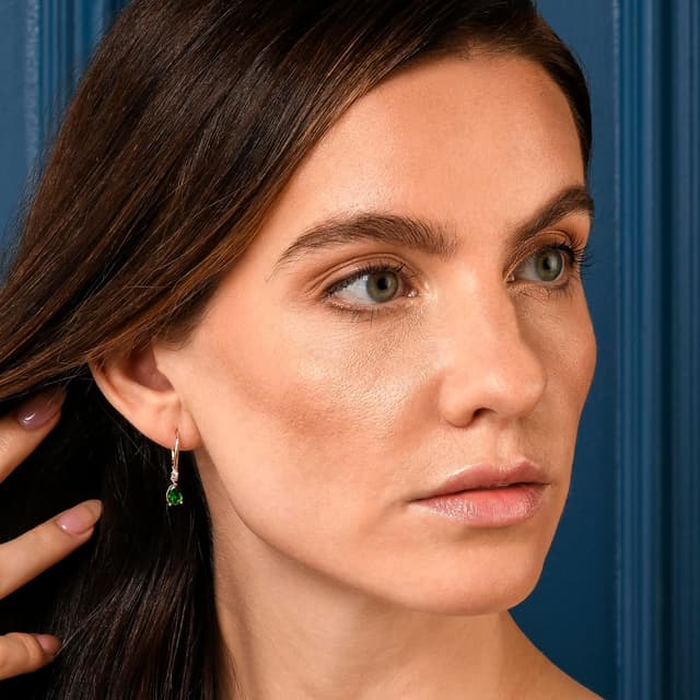 Detalle de Zavana Petites Boucles d’Oreilles Pendantes goutte vertes (argent ou or) pour femme et jeune fille