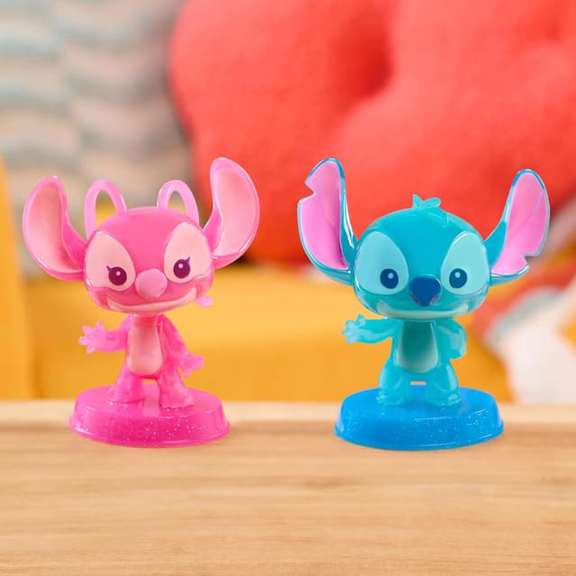 Detalle 2 de Disney Stitch Large Collectible Stitch Figure (5 Inch) von Just Play – Bobble-Head Spielzeug ab 3 Jahren