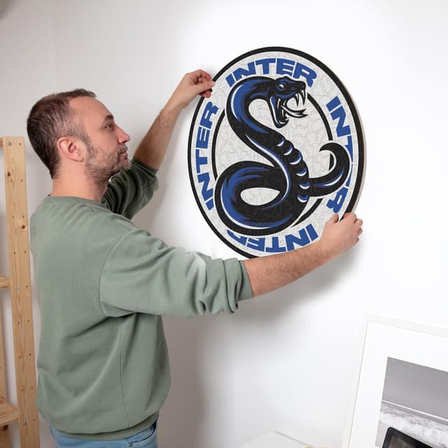 Detalle 2 de Iconic Puzzles Inter Snake, puzzle en bois sous licence officielle (150 pièces) – taille S