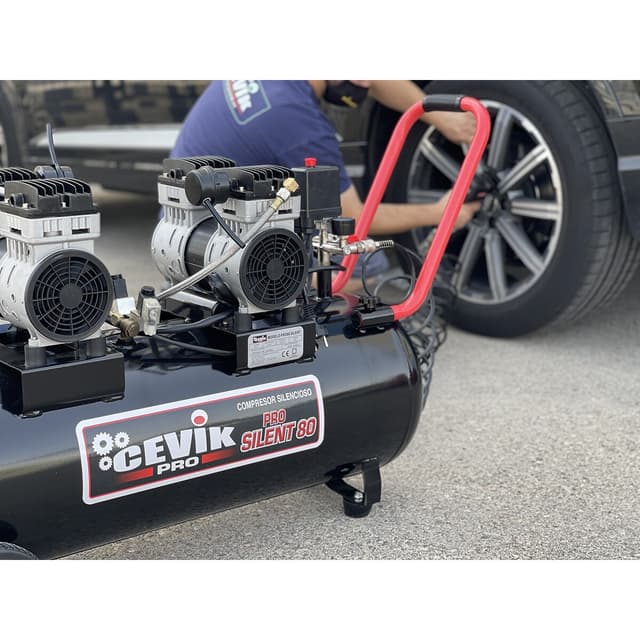 Detalle de CEVIK PRO compresor 80 litros 1,5 HP portátil