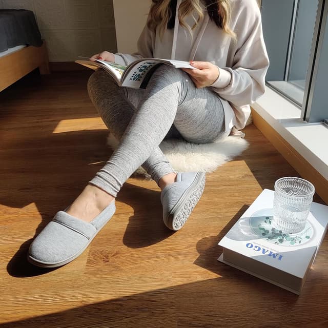 Detalle 2 de EverFoams Women's Memory Foam Slippers 1 Size Up