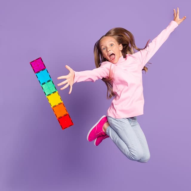 Detalle 2 de Gemmicc Magnetische Bausteine Deluxe (136-teilig) mit 2 Magnetautos – 3D Magnet-Puzzle & Stapelblöcke