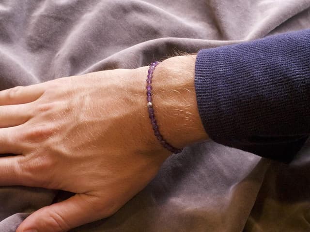 Detalle de BERGERLIN Echtes Naturstein Perlenarmband mit Amethyst, 925-Silberperle und Echtheitszertifikat – unisex