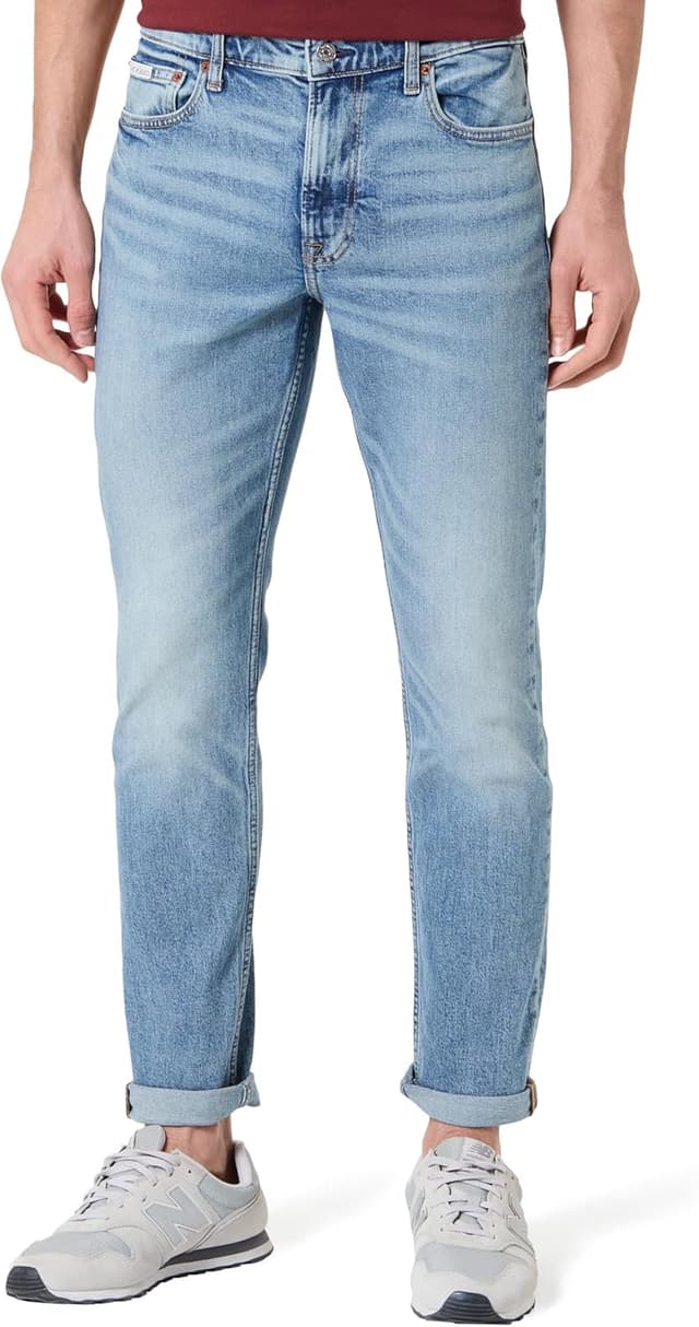 Detalle de Calvin Klein Men’s Jeans — a classic denim staple for everyday wear