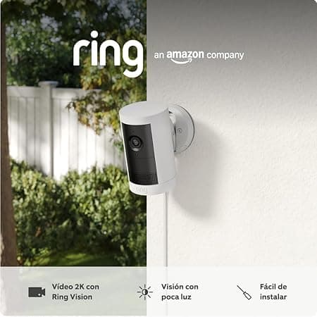 Detalle de Ring Outdoor Camera Plus 2K con enchufe y visión nocturna