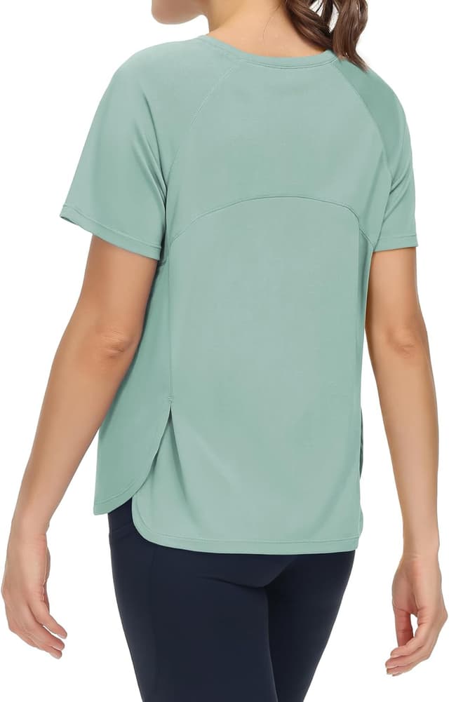 Detalle de THE GYM PEOPLE maglia donna manica corta workout traspirante con spacchi laterali