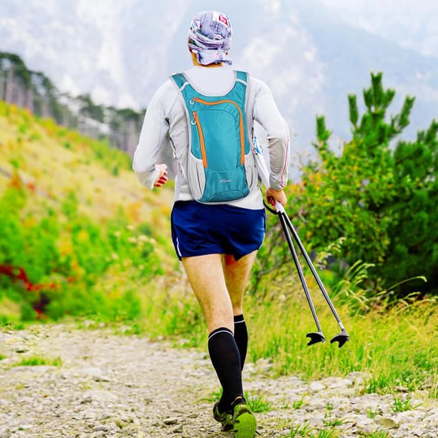 Detalle 2 de KUYOU Running Hydration Vest with 2L Insulated Bladder, Reflective Strips & Emergency Whistle