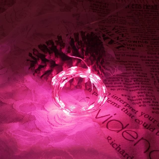 Detalle 2 de Pink Fairy Lights Dalugo 50 LED battery-powered pink string lights for bedrooms, parties & Christmas