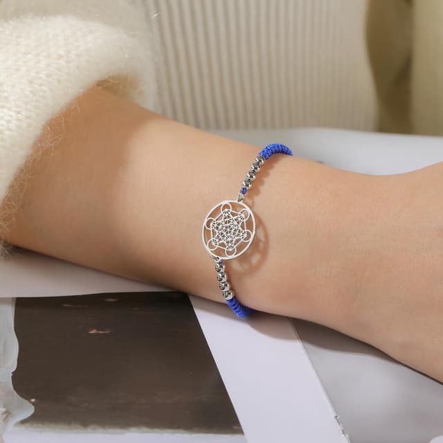 Detalle 2 de VASSAGO Metatron Würfel Armband – geflochtene Edelstahl-Armband mit verstellbaren bunten Perlen