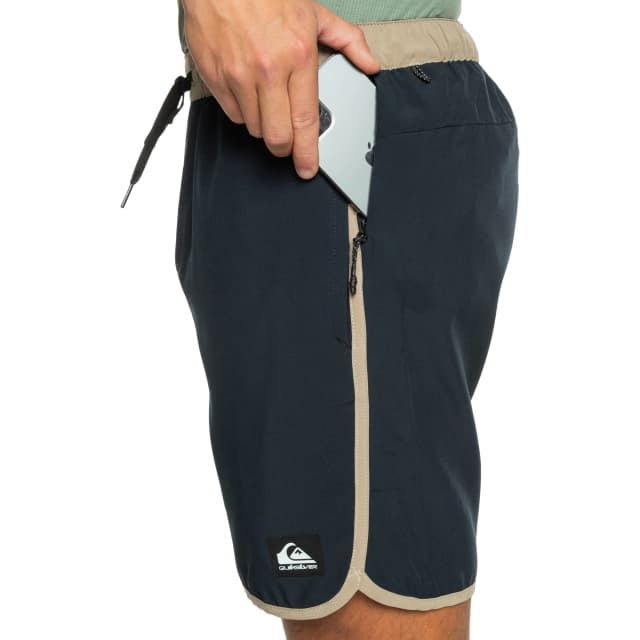 Detalle 2 de Quiksilver Omni Scallop 17 bañador surf 17