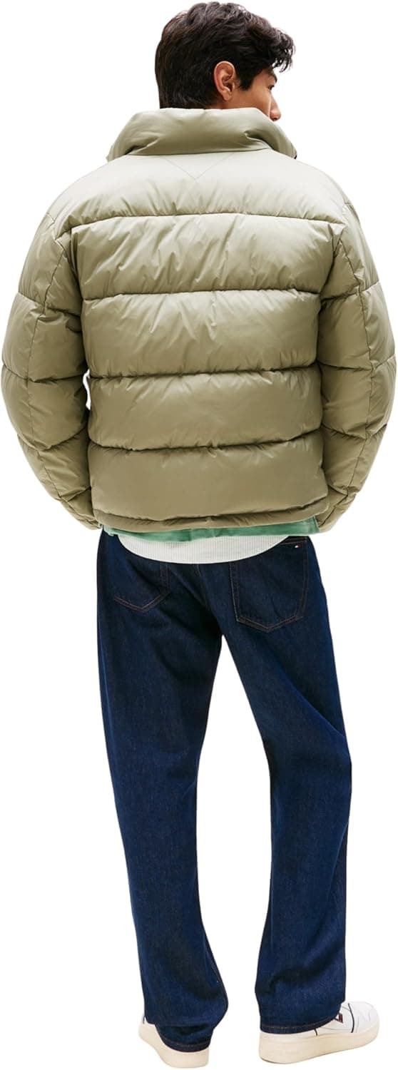 Detalle 2 de Tommy Jeans Men’s Vail Puffer Jacket with Stand Collar (100% recycled nylon)