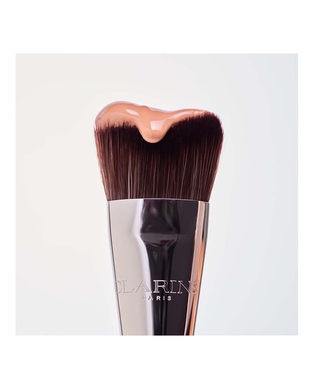 Thumbnail 1 de Clarins Brocha Base Double Sérum 🎨