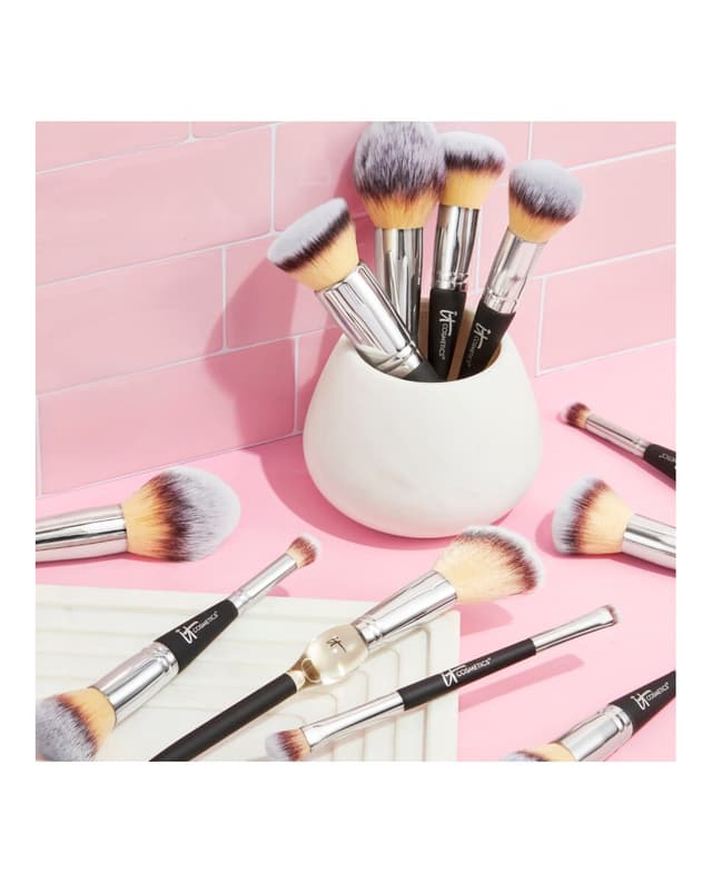 Thumbnail 4 de IT Cosmetics Brocha doble #7 para base y corrector 💄