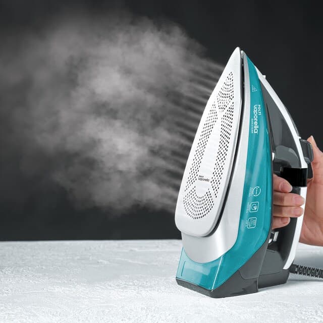 Detalle 2 de Polti PLEU0253 Plancha vapor 220 W con suela cerámica