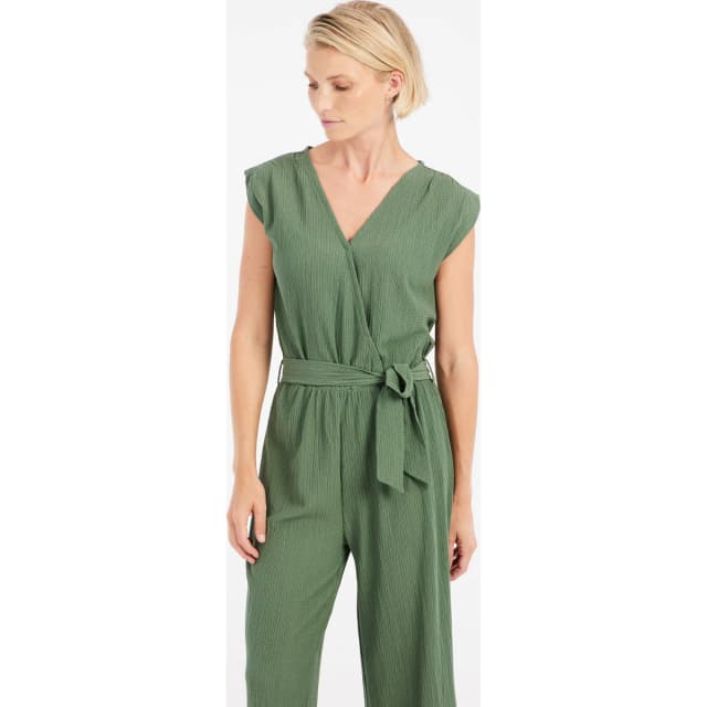 Detalle de Protest mono de mujer Caron con escote en V, sin mangas y cierre con cinturón