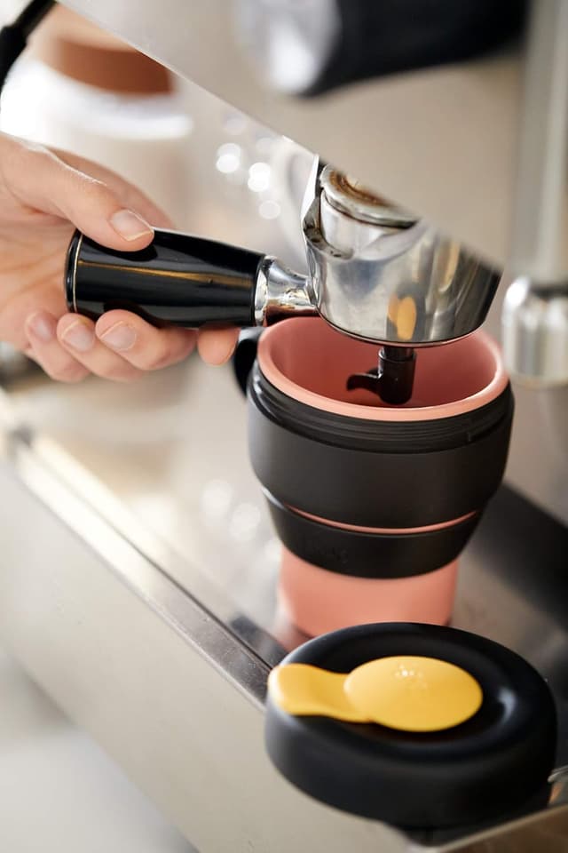 Thumbnail 5 de Lékué Mug To Go Coral ☕ Taza Colapsable para Té o Café