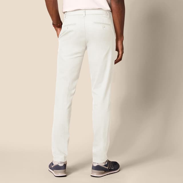 Detalle 2 de Amazon Essentials Men’s Wrinkle-Resistant Stretch Slim Fit Chino Pants (Elastic Waist, No Pleats)