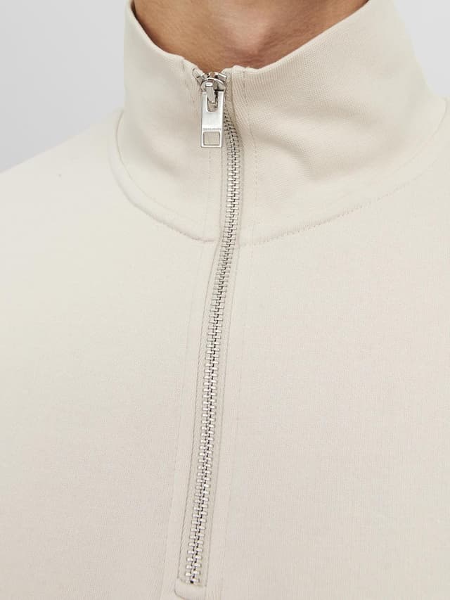 Detalle de Jack & Jones Half Zip Text Half Zip da uomo con stampa in gomma