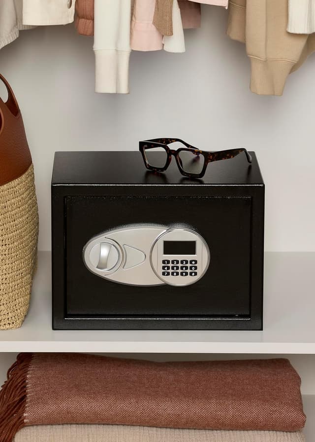 Thumbnail 1 de Amazon Basics 0.5 cu ft security safe 🔒