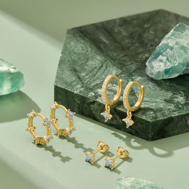 Detalle 2 de Macachii 3 Pairs Sterling Silver & 14K Gold Plated Hoop, Stud & Huggie Earrings Set