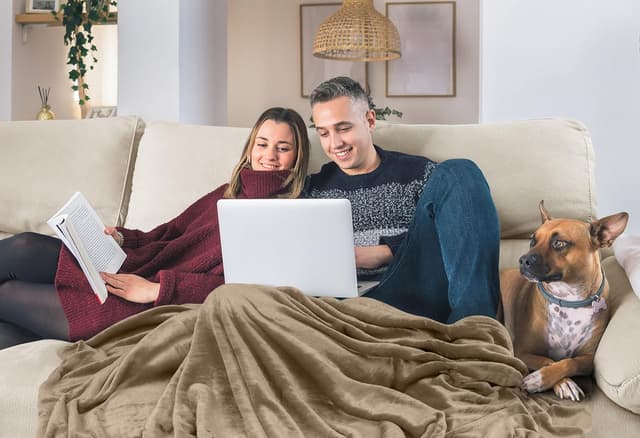 Detalle de Utopia Bedding Kuschelige Fleecedecke 200x150 cm (Kamel) – weiche, leichte & warme Flanell-Fleece-Decke