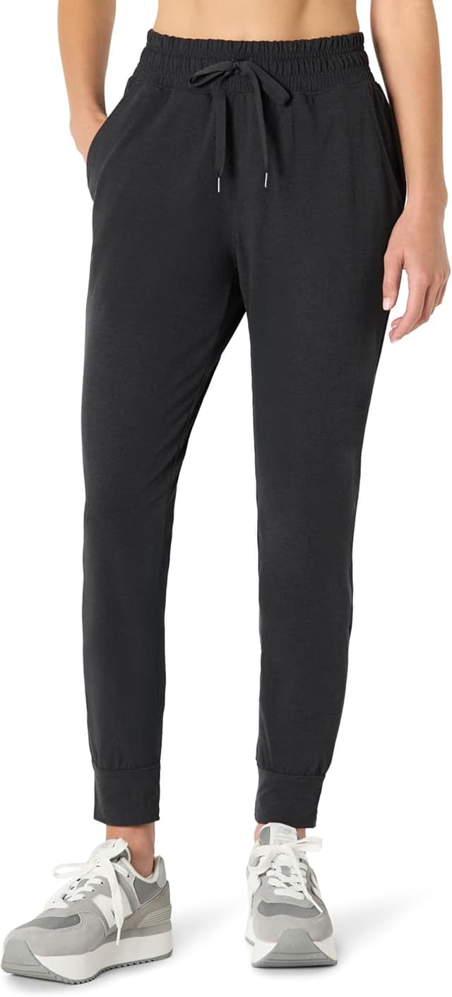 Thumbnail 6 de Amazon Essentials Women's Athletic Soft Performance Cropped Capri Joggers