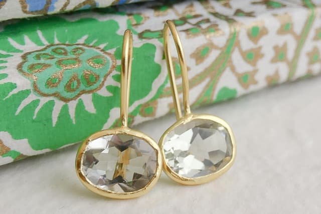 Detalle 2 de Grüner Amethyst Gold plattiert 925 Sterling Silber Ohrhaken – handgefertigte Edelstein-Ohrringe