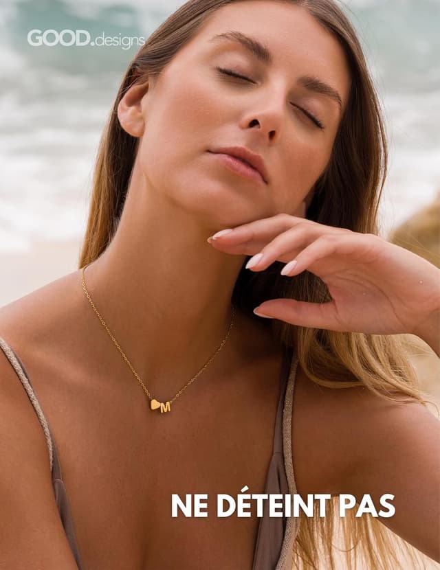 Detalle de Collier personnalisé GD GOOD.designs EST. 2015 lettre A–Z avec pendentif cœur en acier inoxydable 316L plaqué or 18K, réglable 42–47 cm