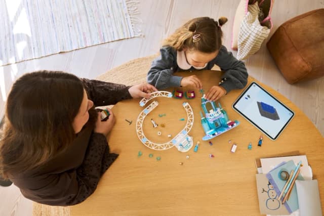 Detalle 2 de LEGO Disney Elsas Schlittenfahrt 43281 Set